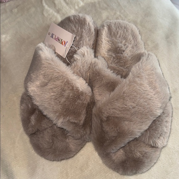 Joyspun Shoes - NWT JOYSPUN Women's Plush Tan Slippers